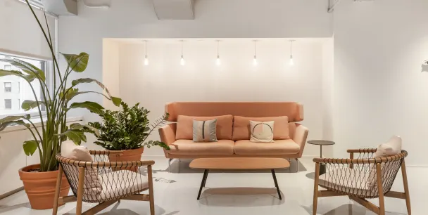 Spaces_Chrysler_Building_4936_New_York_USA_Coach_Area_Without_People